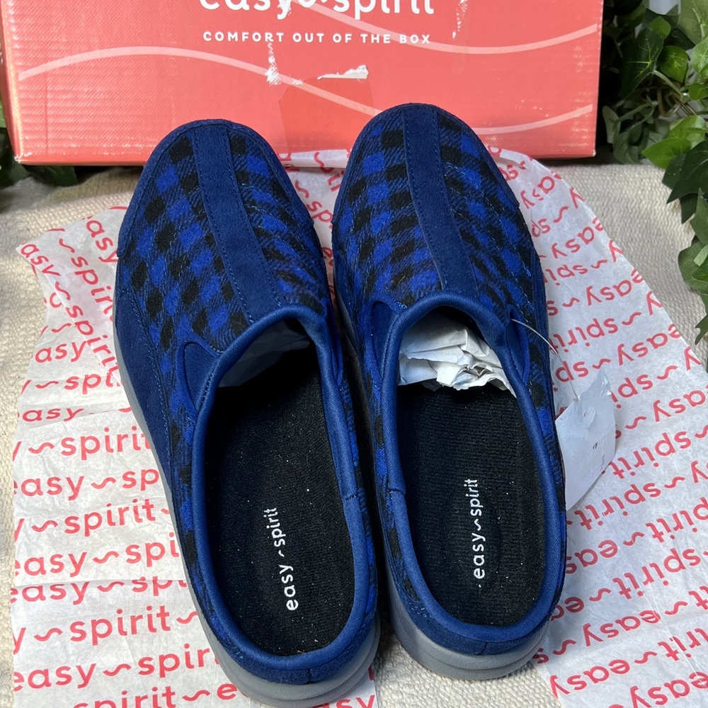 🦋Easy Spirit Women’s Blue and Black checkered Slip-On Mules